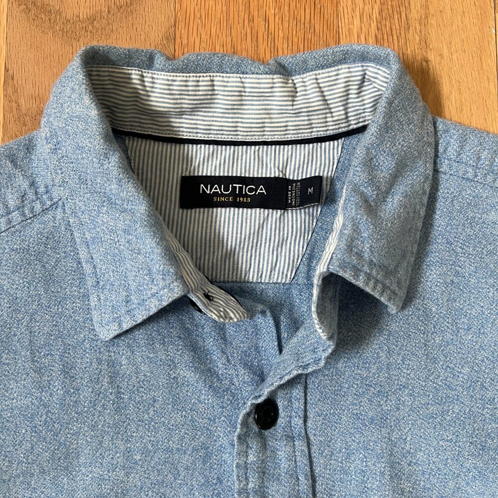 nautica - men's casual button down shirt - light blue - 100% cotton - size m - Picture 2 of 4